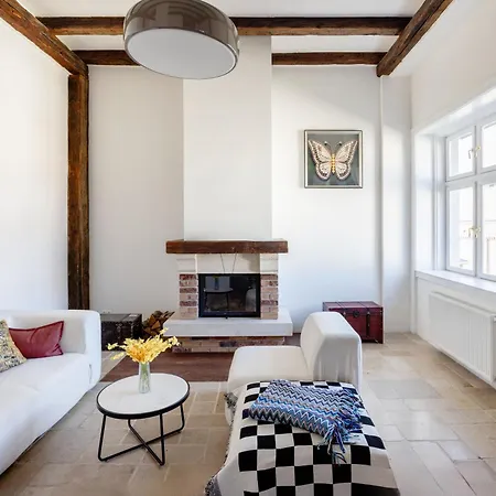 Charming By The Great Synagogue