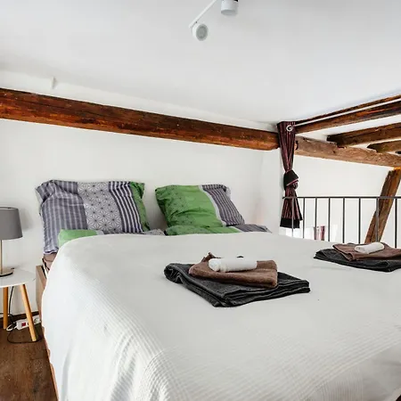 Charming By The Great Synagogue *