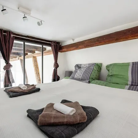 W - Great Synagogue - Charming - Sleeps 4