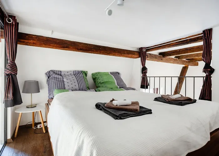 W - Great Synagogue - Charming - Sleeps 4 *