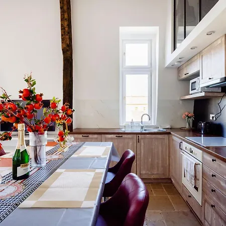 Charming By The Great Synagogue *