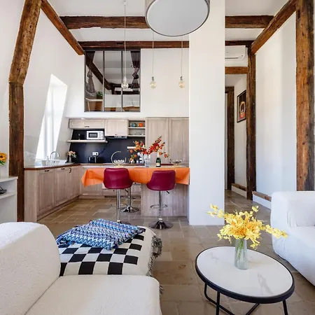 Charming By The Great Synagogue Apartmán